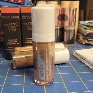Revolution Mega Conceal Longwear Concealer - Tan